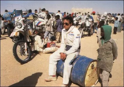 Le désert a inspiré la chanson ''Musulmanes'' à Michel Sardou. Quelle ville d'Algérie y est citée ?