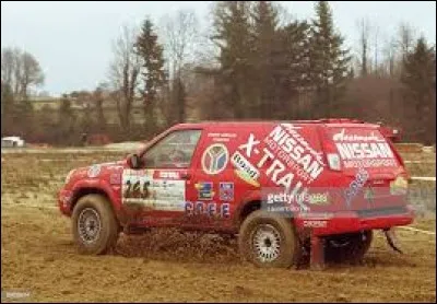 Contraint à l'abandon pour être arrivé hors délai, quel chanteur a déclaré en 2002 : 
''Tu te rends compte que si on n'avait pas perdu une heure et quart, on serait là depuis une heure et quart ? ''