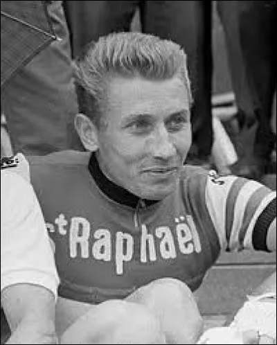 Jacques Anquetil était co-pilote sur le rallye en 1986. Combien de fois a-t-il remporté le Tour de France ?