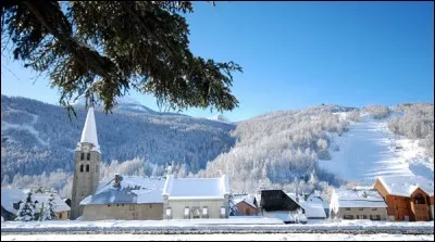 Concurrent depuis 1998, Luc Alphand est natif d'une petite agglomération de six communes des Hautes-Alpes qui forment la ville la plus haute de France. Quel est le nom de cette cité fortifiée par Vauban ?