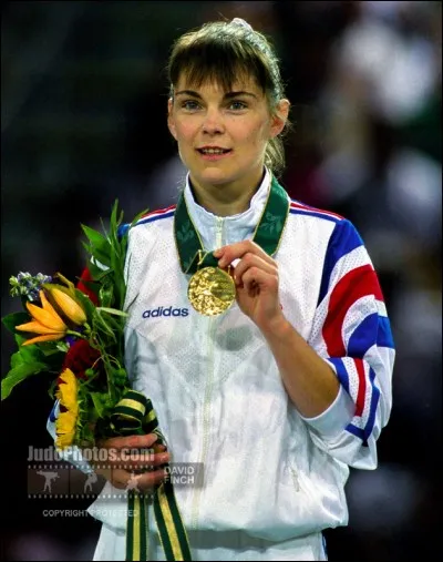 Avant de participer au rallye en 1998, Marie-Claire Restoux a remporté une médaille d'or en judo aux Jeux olympiques d'été de 1996. Où se sont-ils disputés ?