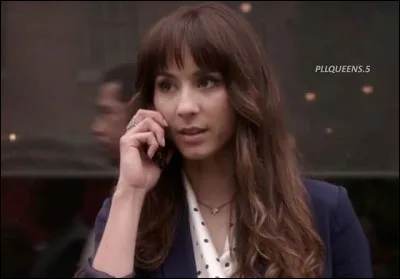 Dans la saison 5 Spencer demande &agrave; Ezra une cam&eacute;ra. Qui veut-elle espionner ?