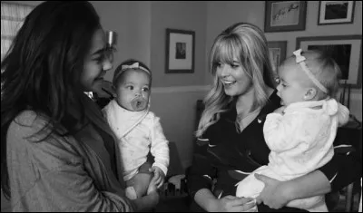 Qui est le p&egrave;re des b&eacute;b&eacute;s d'Alison et Emily ?