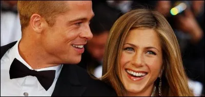 En quelle année divorce-t-elle de Brad Pitt ?