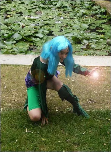 Que fait Shimy sur cette photo ?