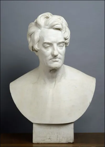 Claude avait 9 femmes.