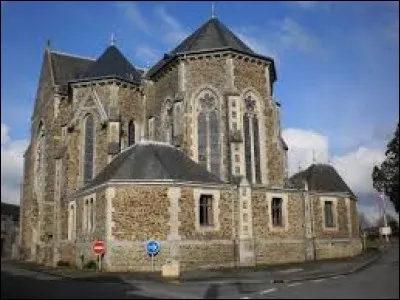Nous sommes en Loire-Atlantique devant l'église Saint-Lambert, au Pin. Nous nous trouvons en région ...