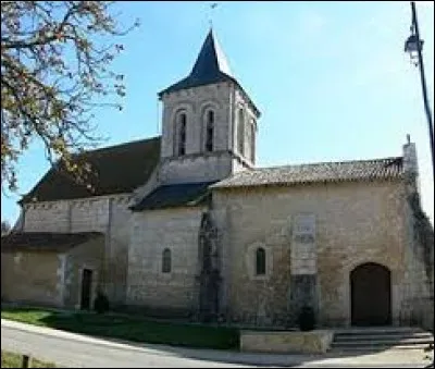 Voici l'église Saint-Martin de Pouillé. Village Viennois, il se trouve dans l'ancienne région ...