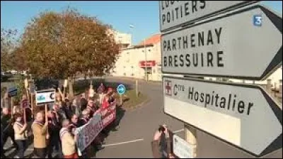 Parthenay, Bressuire et Thouars se situent dans le département de la Vienne.