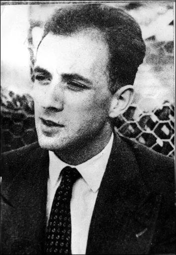 'Vous avez mis le pied sur la rainure du cuivre, et de votre paule droite, vous essayez en vain de pousser un peu le panneau coulissant.' Quel roman, de Michel Butor, commence par cette phrase ?