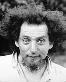 George Perec tait un spcialiste des jeux du langage. Par exemple, dans son roman 'La disparition', quelle lettre de l'alpahabet n'apparat sur aucune page ?