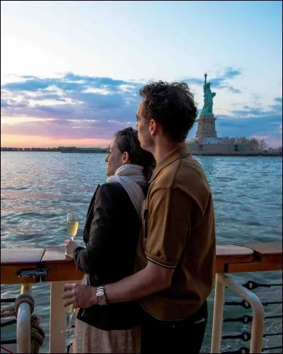 Jennifer et Kevin sont en voyage de noce, où arrivent-ils ?