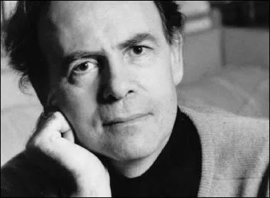 Dans 'La place de l'toile' de Patrick Modiano, que rpond le jeune homme  l'officier allemand qui lui demande o se trouve la place de l'Etoile ?