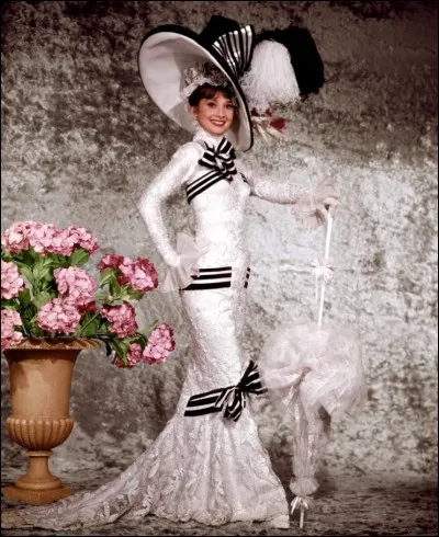 "My fair Lady", avant de savoir fr&eacute;quenter la haute soci&eacute;t&eacute; britannique, est vendeuse de fleurs...