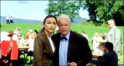 "Mon petit doigt m'a dit", r&eacute;alis&eacute; en 2005 par Pascal Thomas, est une com&eacute;die polici&egrave;re issue d'un roman d'Agatha Christie...