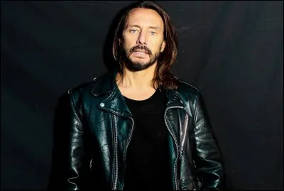 De quel sport, Bob Sinclar était-il professeur avant de devenir DJ ?