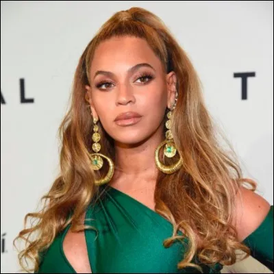 Quelle profession Beyoncé a-t-elle exercée, très peu de temps, avant de devenir Queen B ?