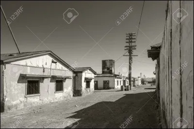 La ville voisine (tu es finalement arriv&eacute; l&agrave;) est aussi d&eacute;serte que la tienne, comment r&eacute;agis-tu ?
