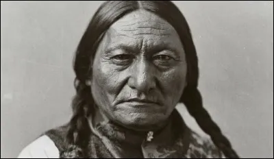 Décembre 1890 : Quel était le nom du spectacle de Buffalo Bill auquel participa Sitting Bull quelques années après sa victoire à Little Bighorn et la mort du général George Custer ?