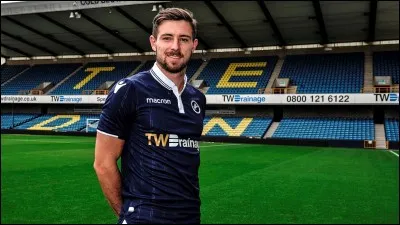 Ses supporters, qui ont pour devise "No one likes us and we don't care" (Personne ne nous aime, mais on s'en fout), sont racistes, violents, sauvages... et se retrouvent dans le "new Den", le stade qui a remplacé le "Den" en 1993. Quel est ce club anglais ?