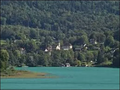 Je vous propose un bon bol d'air frais sur les rives du lac d'Aiguebelette, à Lépin-le-Lac. Nous sommes en Auvergne-Rhône-Alpes, dans le département ...
