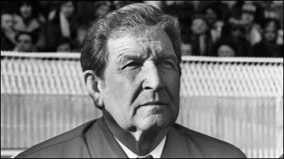 Ce footballeur (1919 -2003) international durant les années 1930-1940, reconverti ensuite comme entraîneur et dont la carrière est liée au Stade de Reims, c'est ...