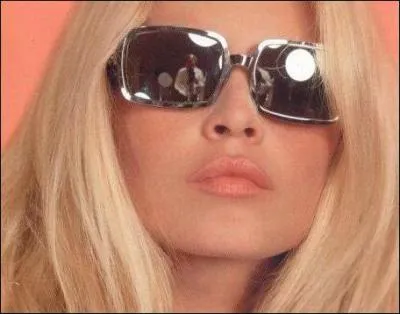 Dans quelle chanson ira-t-elle 'au paradis mais dans un train d'enfer' ?