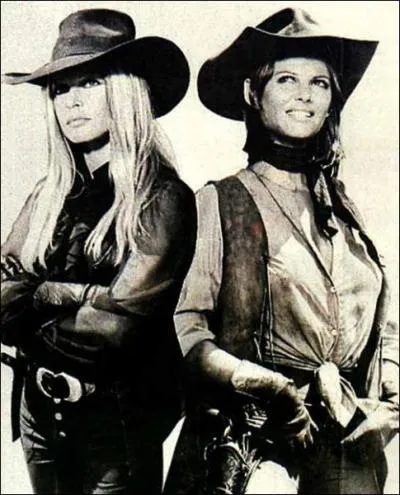 En 1971, dans quel film joue-t-elle une hors-la-loi avec Claudia Cardinale ?