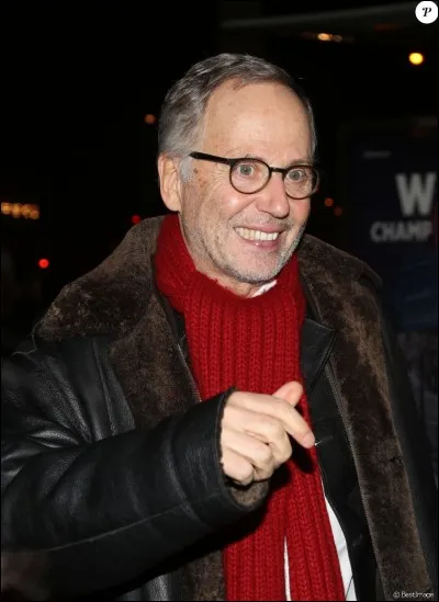 Mon premier est un synonyme d'intérieur 
Mon second est plus grand qu'un appartement
Mon tout est un film nommé...