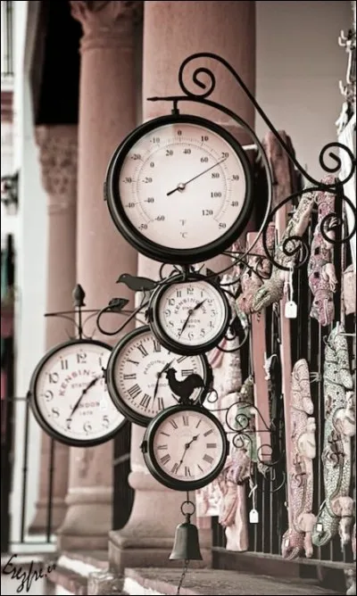 Qui chantait "Aucun cadran n'affiche la même heure" ?