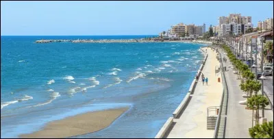 Cette ville portuaire et touristique située sur la côte sud de Chypre, c'est ...