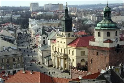 Cette ville polonaise, la neuvième du pays avec 340 000 habitants, située à l'est de la Vistule en Pologne orientale, c'est ...