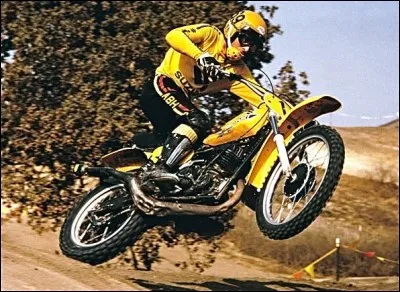 Quelle était la marque de la moto de Roger De Coster ?