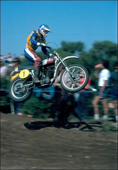 Quelle était la marque de la moto de Heikki Mikkola ?