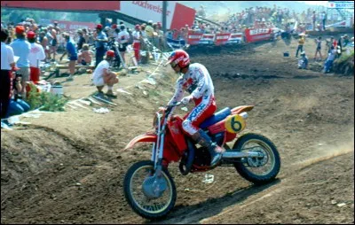 Quelle était la marque de la moto de Dave Thorpe ?