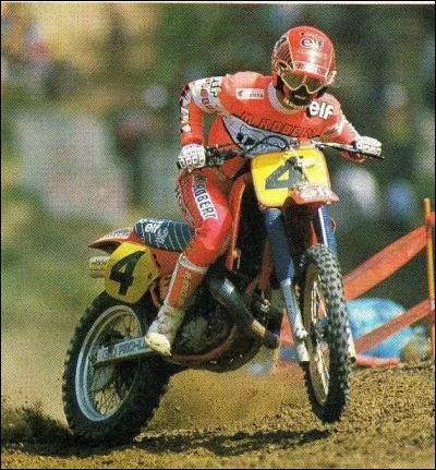 Quelle était la marque de la moto de Georges Jobé ?