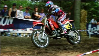 Quelle était la marque de la moto de Eric Geboers ?