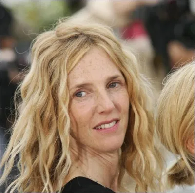 Sandrine Kiberlain a fait du nu frontal bas.