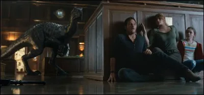 Qui appuie sur le bouton pour faire sortir les dinosaures de l'entrepôt ?