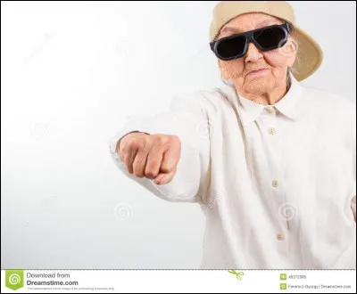 Les personnes âgées semblent épuisées de leur journée.