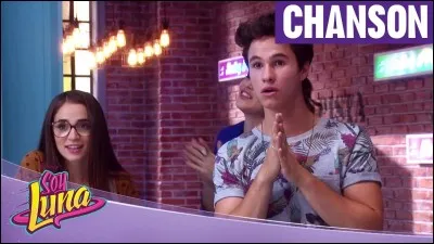 Que font Luna et les autres pour que Simon reste ?