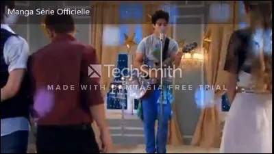 Quelle chanson chante Simon à l'anniversaire d'Ambre ?