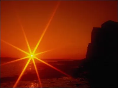 Quelle vitamine les rayons ultraviolets du soleil aident-ils la peau à produire ?