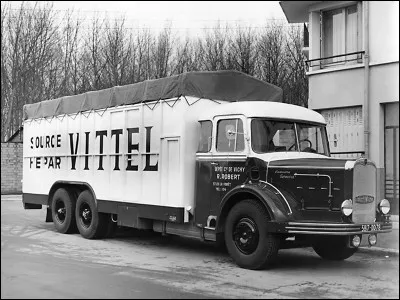 Cette entreprise familiale, créée en 1923, produit des poids lourds renommés pour leur fiabilité dans son usine d'Arcueil. Après la mort de son fondateur et la faillite en 1957, l'entreprise est reprise par l'Américain Mack, mais disparaît en 1967. C'est ...