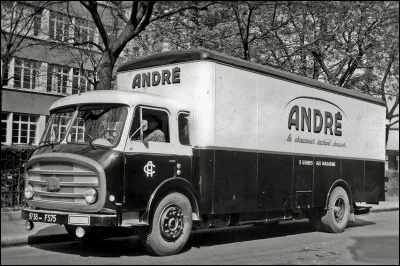 Cette entreprise de mécanique a produit, de 1914 à 1955, dans son importante usine de Saint-Ouen, plusieurs modèles de camions, des chars dans les années 30, des autobus pour la RATP dans les années 50. En 1955, elle s'associe avec Renault et Latil. C'est...