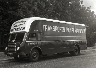 Cette entreprise, créée à Suresnes en 1897, a produit toutes sortes de véhicules et surtout des camions et tracteurs des années 30 aux années 50. Elle fusionne en 1955 avec la branche poids lourds de Renault et Somua. C'est ...