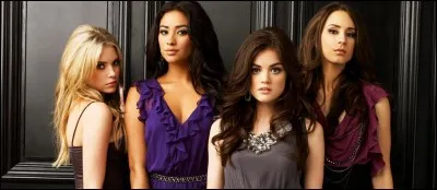 Saurais-tu me donner les noms des personnes de gauche à droite comme sur la photo ?