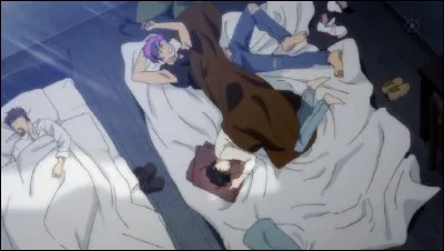 Ash tente de tuer Dino mais rate son coup. Avec qui se retrouve-t-il en cavale à la suite de cela ?