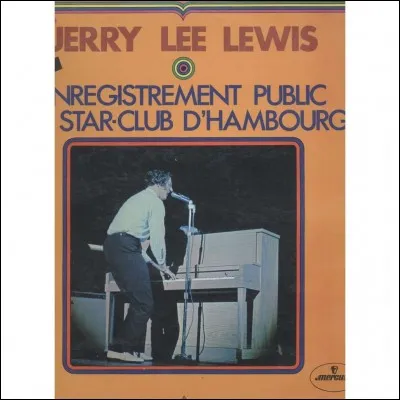 Quelle groupe se produisait à Hambourg, en Allemagne, en début de carrière ?