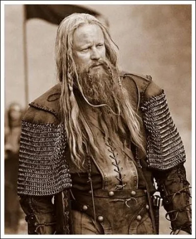 Germaniques dont le nom provient de l'arme propre à ce peuple (un grand glaive recourbé) s'établissant au Ve siècle en grand-Bretagne pour imposer leur domination. Qui sont-ils ?